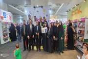 دریافت تقدیرنامه مربیان کتابخانه های سیار استان قم از دست مدیر عامل کانون