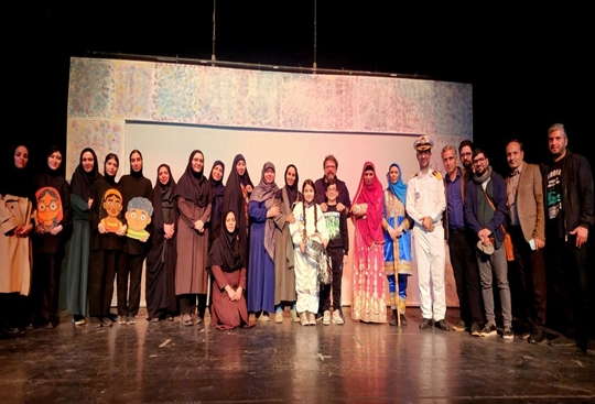 بازدید یک‌روزه کارشناسان و مربیان کانون قم از دهمین نمایشگاه دوسالانه هنرهای تجسمی و تماشای نمایش «آرزوی بزرگ»